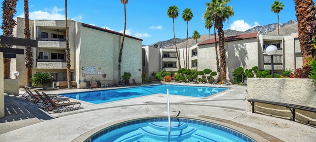 Charming pool side condo on the beautiful south side of Palm Springs. n