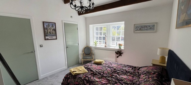 Charming pottery barn conversion 2 mins from Horsforth train station.