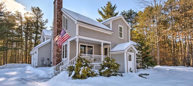 Charming Retreat ~ 1 Mi to Ossipee Lake Marina!