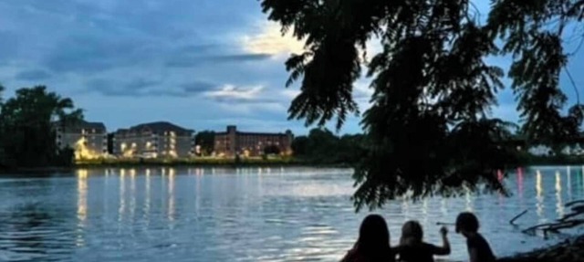 Charming Riverfront Mansion: The Powers Housenn