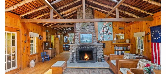 Charming, Rustic, 4-bedroom cabin near Gregg Lake, perfect for your getaway!