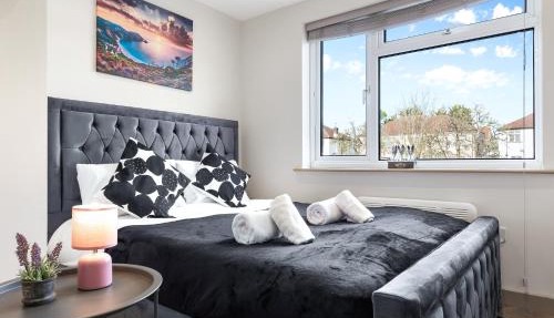 Charming Serviced Ensuite Modern Studio - Sleeps 2 - Near Wembley Stadium - Good Transport Link to Central London - Harrow HA3