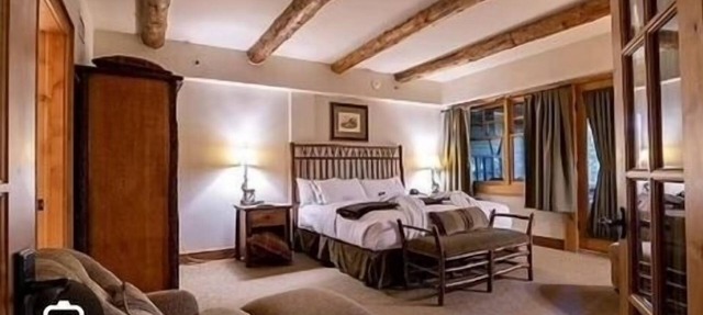 Charming spacious 2-bedroom lodge in peaceful Lake Placid with WiFi and Spa