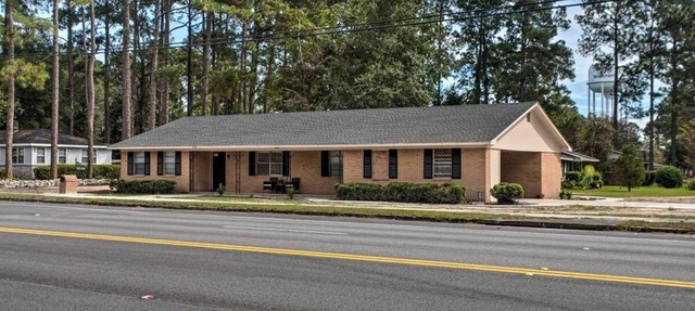 Charming/spacious 2536 Tebeau St Getaway; 1.2 miles down town