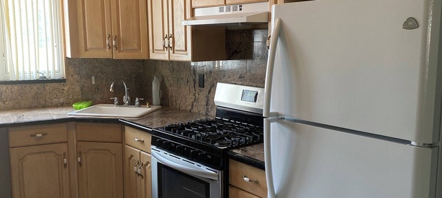 Charming Spacious 2 bedrooms apt.Furnished.Near train/bus to Manhattan