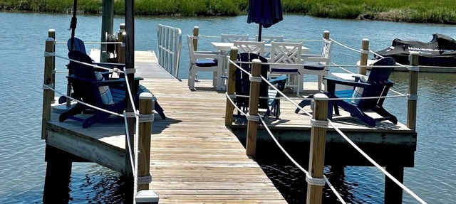 Charming StoneHarbor WATERFRONT back-bay cottage minutes to beautiful SH beaches