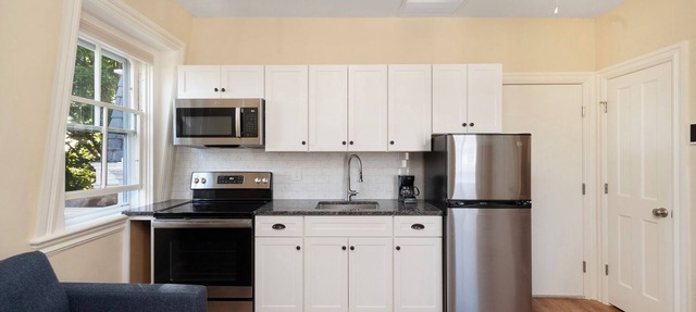 Charming Studio Apartment Near Brown and RISD + Free Off-Street Parking