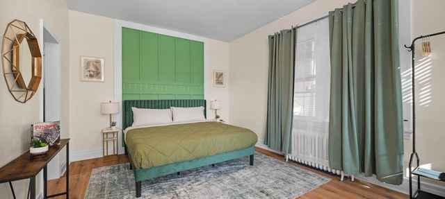 Charming Studio w/Sun Room sleeps 4