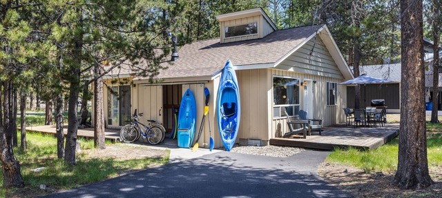 Charming Sunriver Cabin With Deschutes River Access and Proximity to Cascade Lak