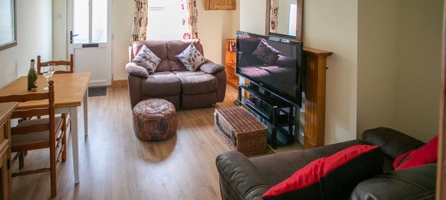 Charming terraced cottage close to Alton Towers
