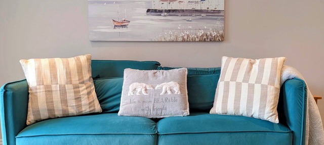 Charming Townhome Retreat – Close to Manchester