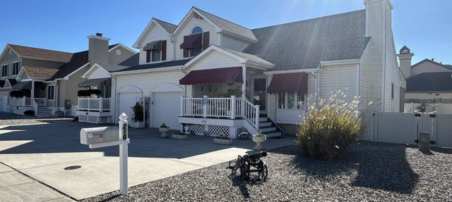 Charming two-story townhouse! Sleeps 12