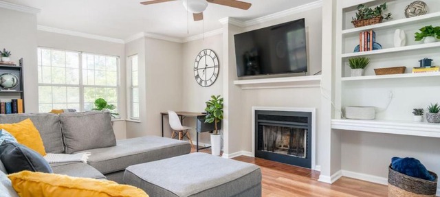 Charming Upstairs Apt Irmo 3BR
