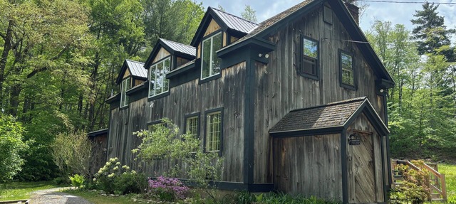 Charming Vermont Retreat with Mountain Views and Ski Proximity. Pet-Friendly!