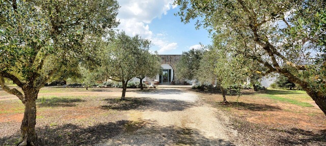 Charming villa with large garden and proximity to the sea