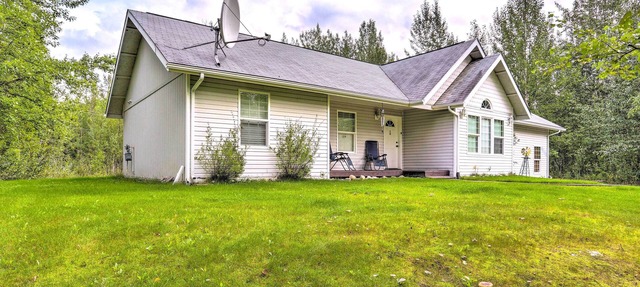 Charming Wasilla Retreat: Walk to Lake Lalen!