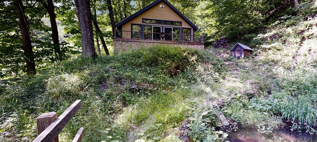 Charming waterfront 2BR house, private beach, waterfall, firepit, wifi, kayak