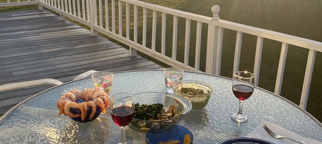 Charming Waterfront Cottage with Boat Ramp and boat docking - Pet Friendly