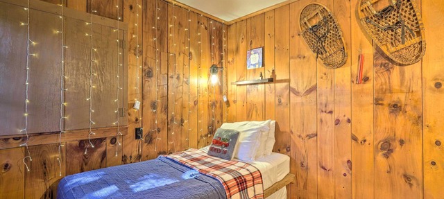 Charming Wilmington Cabin, 8 Mi. to Mt Snow!