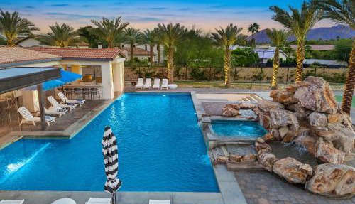 Chateau Giraffe, a Unique Luxurious Estate