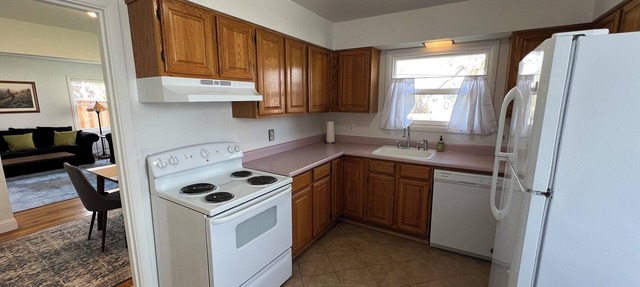 Cheerful 2 bedroom with patio: Pacific University, downtown FG, Wine country