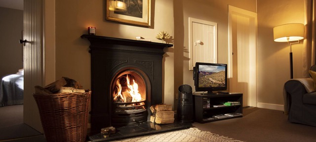 Chestnut Cottage - a charming traditional stone cottage with 2 bedrooms on Arniston Estate