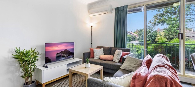 Chic 2-Bed Apartment near Albert Park