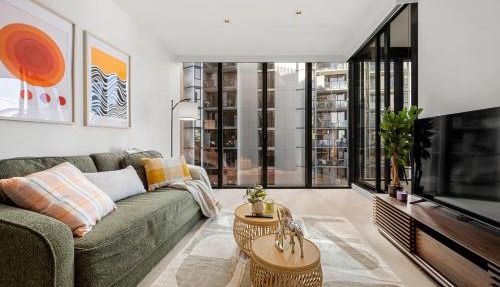Chic 2B Apt with CarPark and Pool Near Marvel