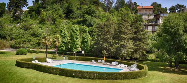 Chic and Freak Como