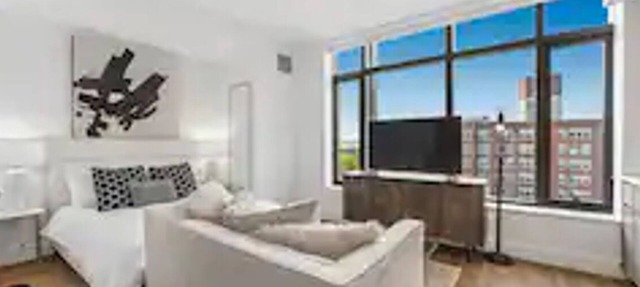 Chic Brooklyn Studio: Your Home Away from Home