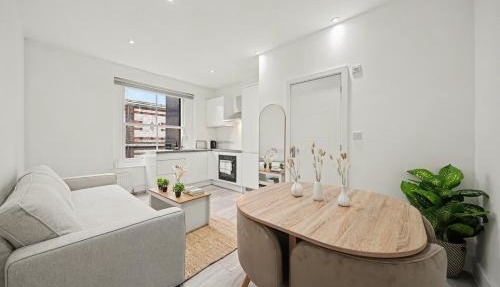 Chic Designer 2BR Flat on Iconic Abbey Road