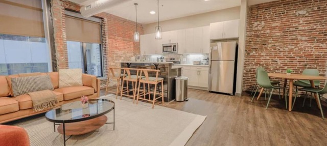 Chic Modern 2 bed Apartment with Exposed Brick