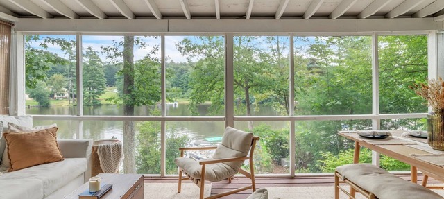 Chic & Modern Studio Lakefront House with Loft and private dock on Cedar Lake