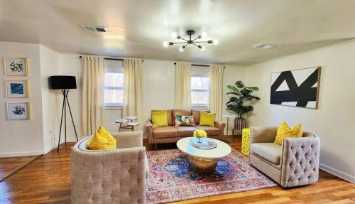 Chic Spacious Apt Near Attractions/Food/EWR/NYC