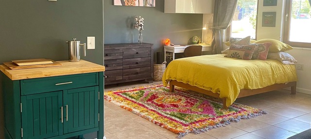 Chic Studio Apartment near Downtown and Shopping