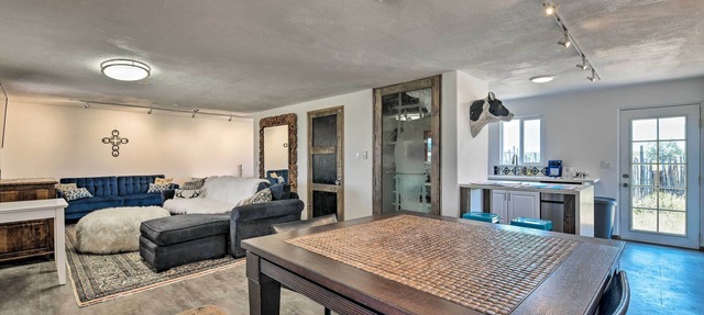 Chic Studio w/Grill - 25 Mins to Taos Ski Valley!