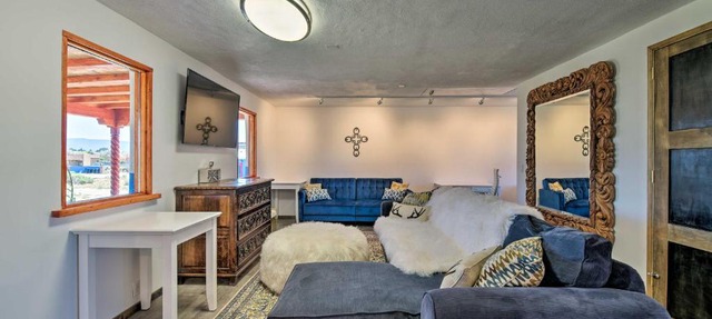 Chic Studio w/Grill - 25 Mins to Taos Ski Valley!