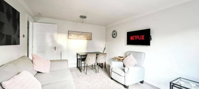 Chic Thornton Heath Flat with Hot Tub – Relax & Explore London