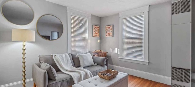 Chicly Styled - Warm & Neutral Mid Term Rental