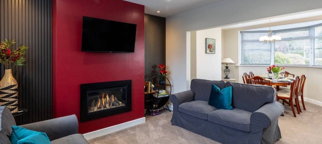 Child-friendly 3-bed house in Sherwood Forest, Edwinstowe with WiFi & Parking
