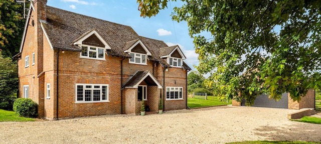 Chilterns Countryside Hideaway with Hot Tub - Pass the Keys