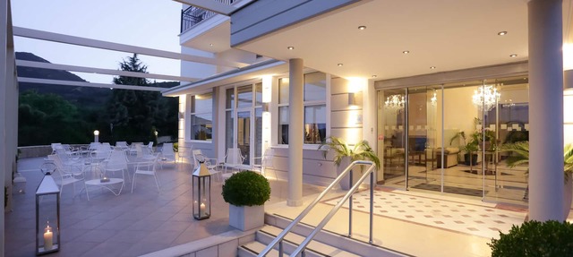 Chloe Hotel