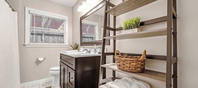 City Gateway 3BR Base: Large Yard & Parking
