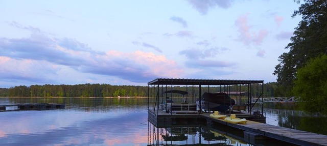 Clarks Hill Lake, Keg Creek Cottage with deep water dock year round