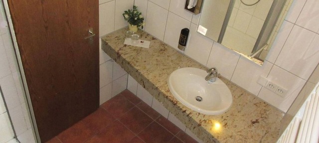 Classic double room shower/WC - Diamanthotel Idar-Oberstein
