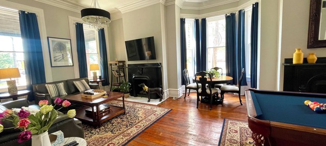 Classic Pgh elegance in the heart of the city. All-suites home. Sleeps 14.