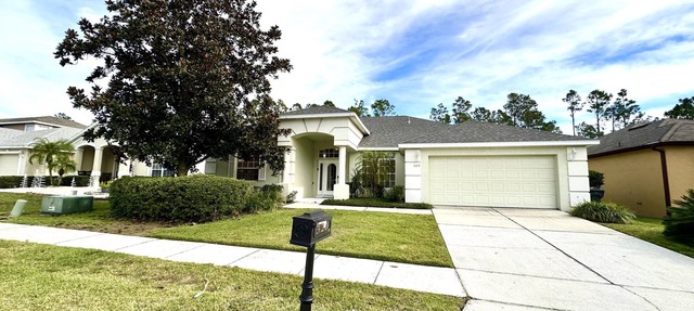Classically Elegant 4 Bed Pool Home on Golfing Community
