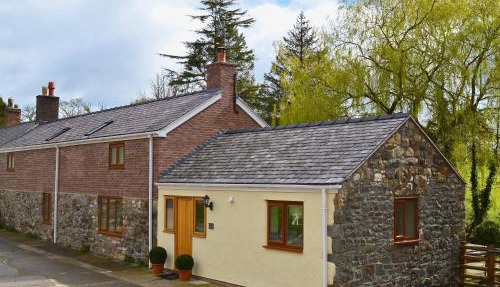 Clawdd Offa Barn