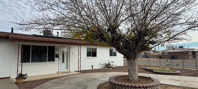 Clean and Comfortable 3BR house + Playroom