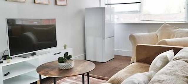 Clean, Spacious 2-Bed Apartment in Brierley Hill
